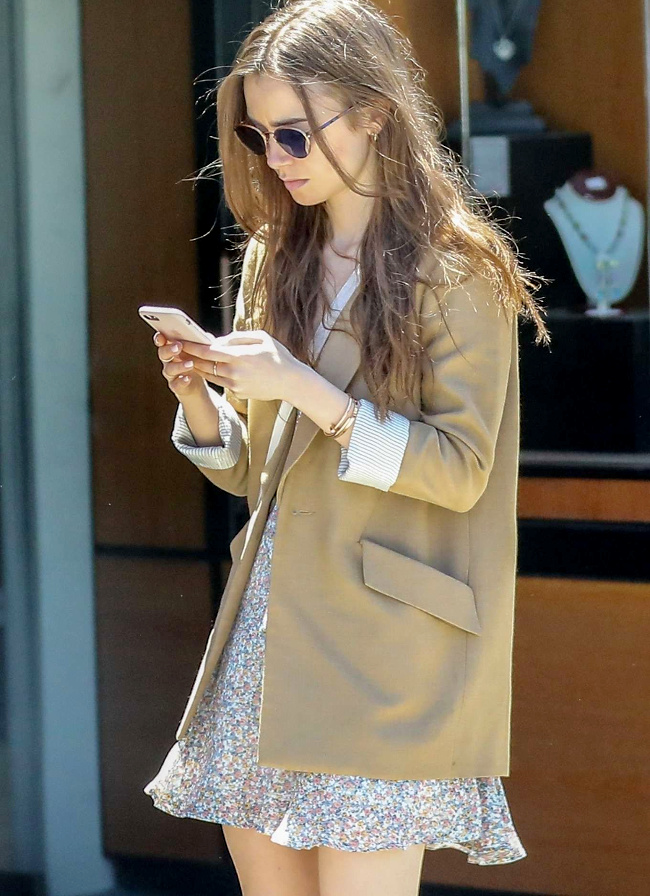 Blazer long + petite robe fleurie = le bon mix