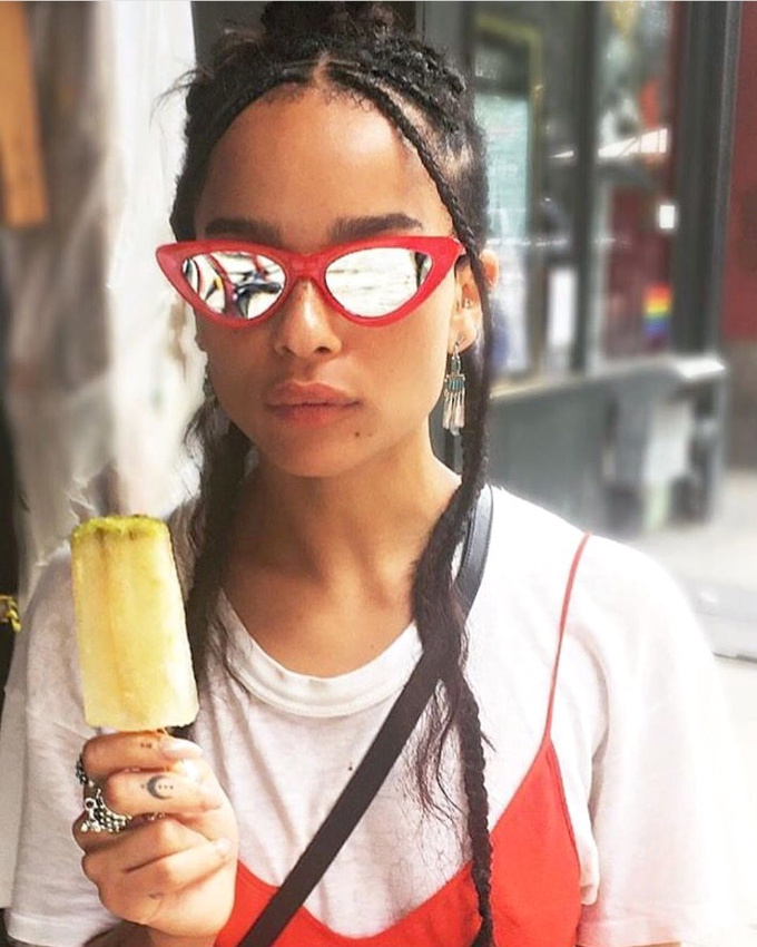 Lunette cat-eye + ski � l'eau + balade en ville = le bon mix