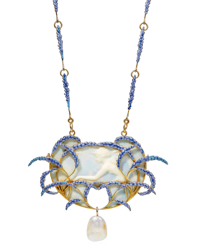 � la fois moderne et d�suet, ce cam� fascine