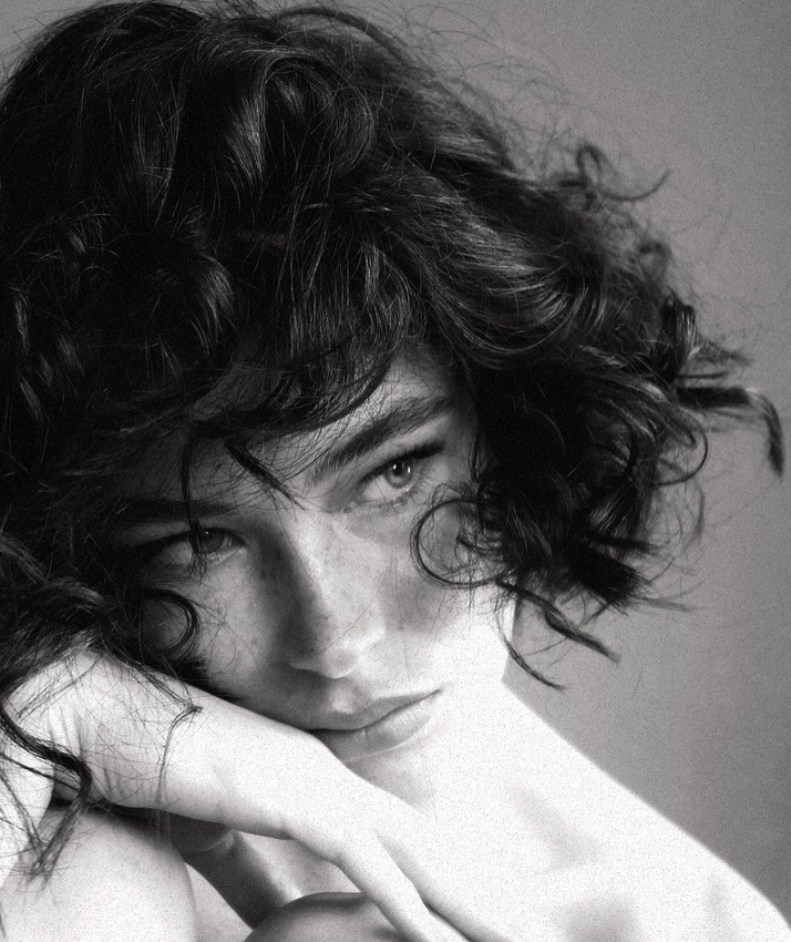 Wanted : un carr� court aux boucles floues !