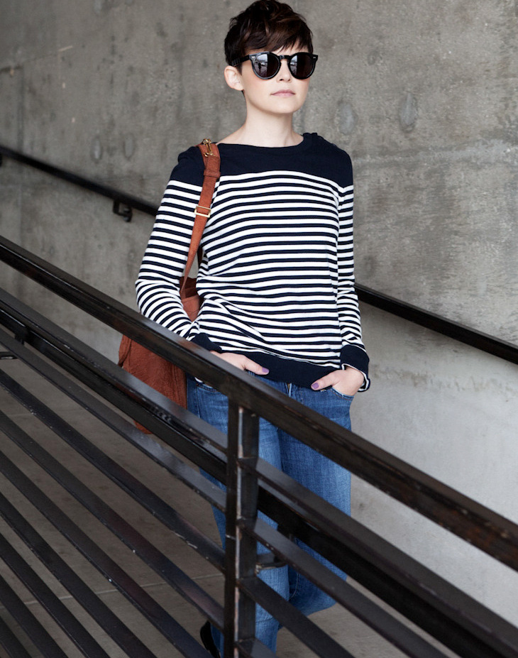 Coupe courte + lunettes noires + marini�re = le bon mix