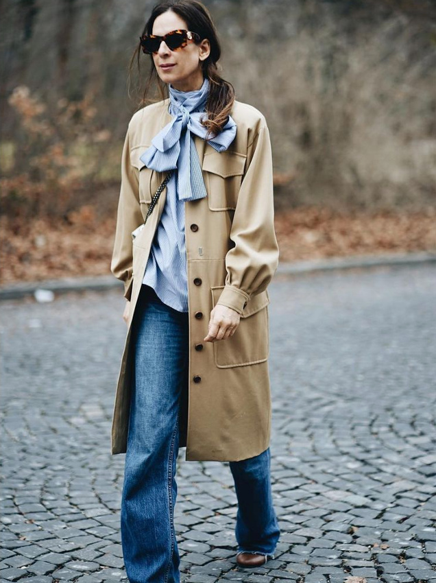 Oui � la lavalli�re port�e avec nonchalance !