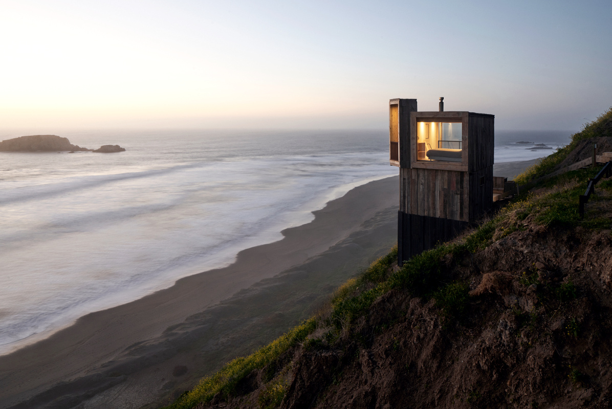 Cabane moderne + bord de mer = le bon mix