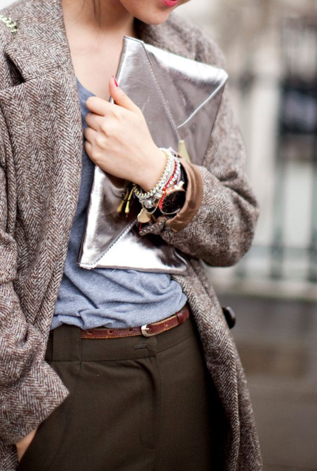 Rien de tel qu'une touche d'argent� pour relever le duo bleu fum�e/teintes organiques !