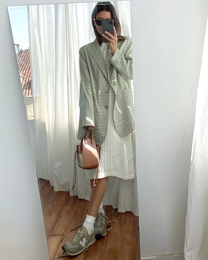 Les New Balance grises : id�ales pour s'ins�rer dans une tenue citadine !