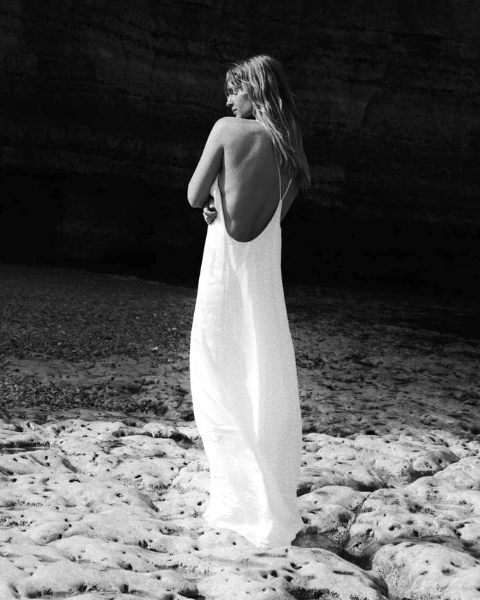 Wanted : une longue et simplissime robe dos nu !