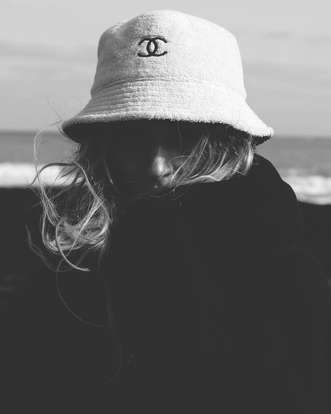 L'adjonction d'un logo peut-elle changer la nature d'un accessoire ? Vous avez 3 heures...