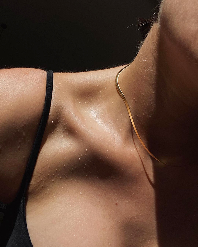 Faussement souple, ce tr�s fin collier brille par l'illusion qu'il g�n�re