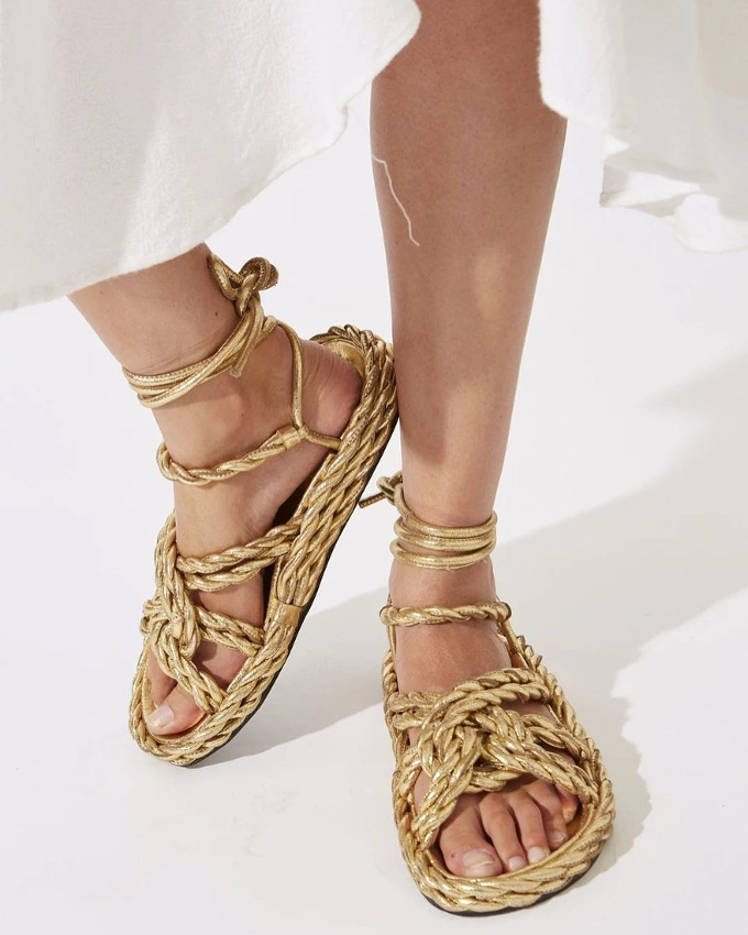 Pour ou contre la sandale rustique pass�e � la feuille d'or ?