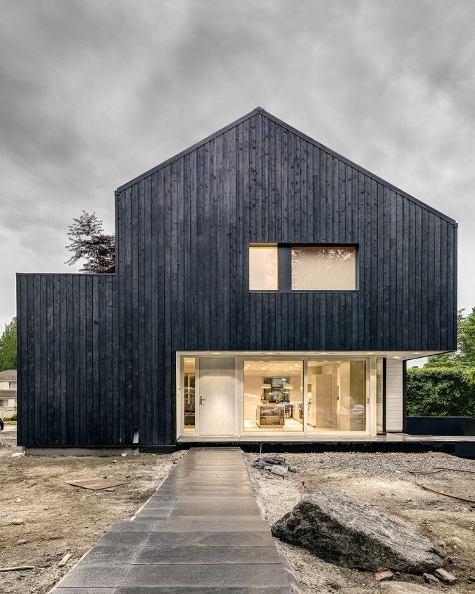 Bois + vitre + volume minimaliste = le bon mix