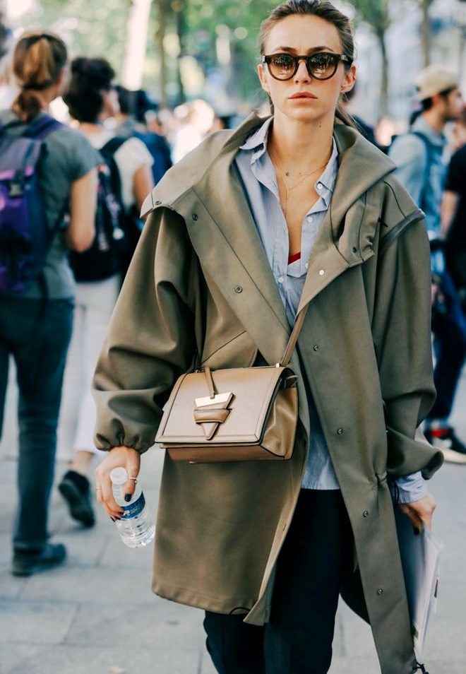 Rien de tel qu'un sac minimaliste de caract�re pour rehausser une tenue casual !