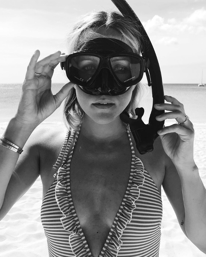 Maillot une pi�ce casual sophistiqu� + session de snorkeling = le bon mix