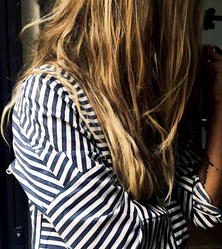 Marini�re + chevelure coiff�e/d�coiff�e dor�e au soleil = le bon mix