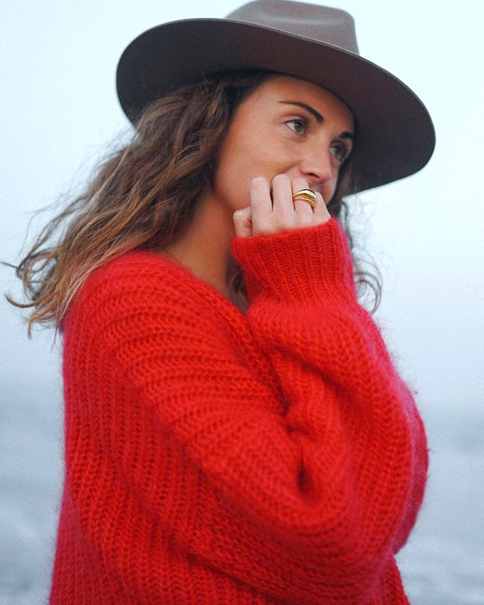 Rien de tel qu'un pull au rouge parfait pour doper une journ�e un brin grise !