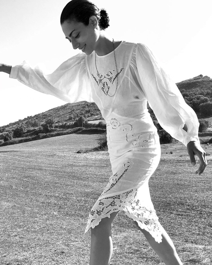 Wanted : une robe blanche fleurant bon les trousseaux d'antan !