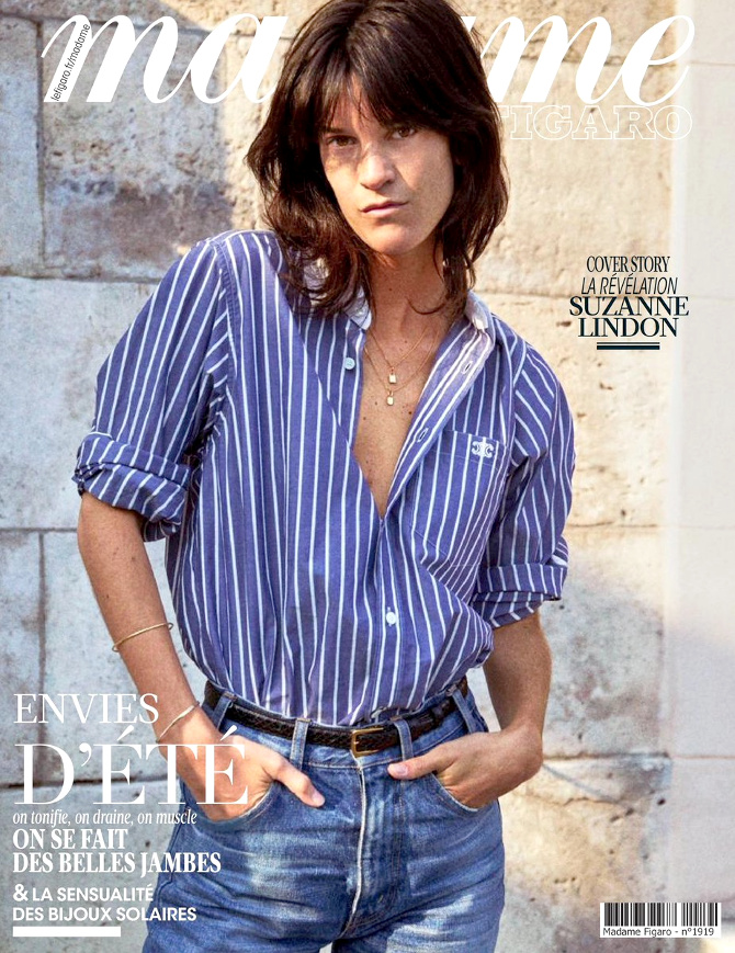 M�lant chemise masculine ray�e, jean droit taille haute 7/8 et frange boudeuse, ce look a tout bon !