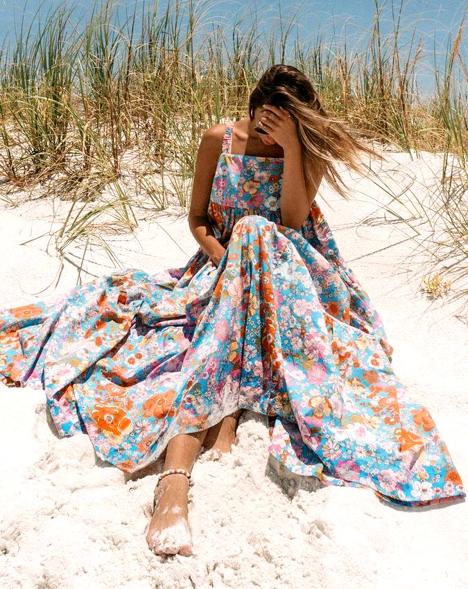 Longue robe de plage + imprim� r�tro = le bon mix