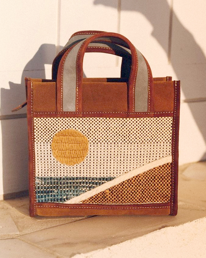 Raphia + broderies = le bon mix