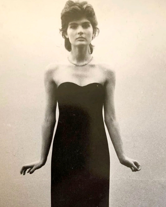 M�lant �pure et volume capillaire audacieux, cette silhouette ne manque pas d'allure !