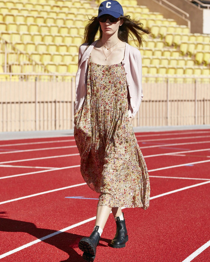 Si l'on en croit Hedi Slimane, les chelsea boots semblent appel�es � embracer une carri�re estivale...