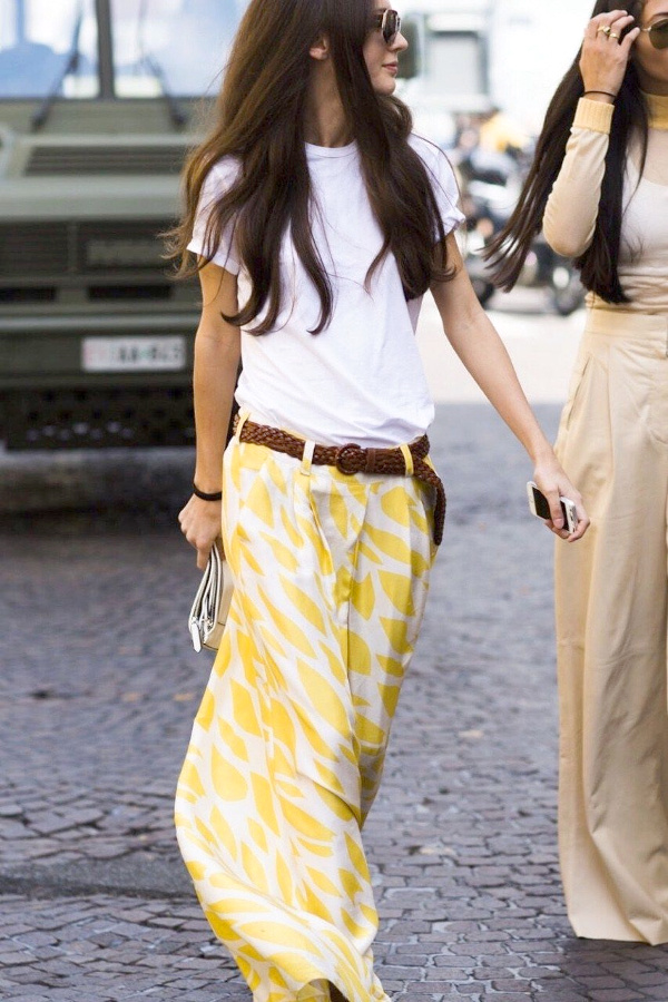 Oui aux jupes longues taille basse maintenues par une ceinture masculine !