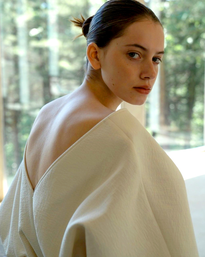 Quand �pure, �l�gance et f�minit� fusionnent...