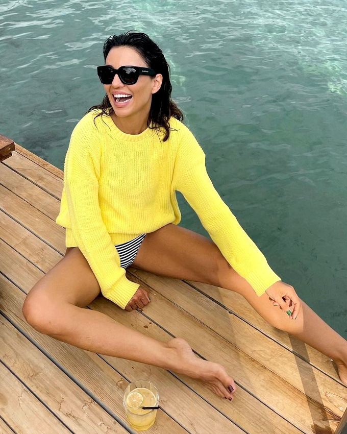 Petit plaisir estival : enfiler une maille vitamin�e apr�s une journ�e pass�e dans l'eau...