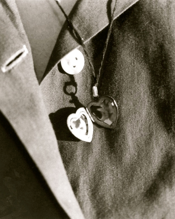 Wanted : un m�daillon qui s'ouvre !