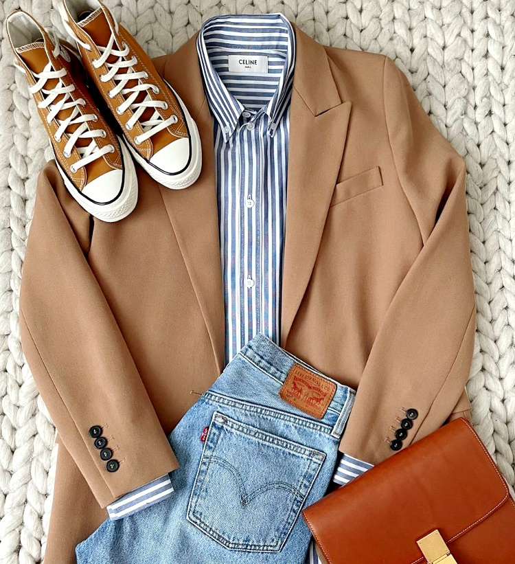Converses caramel + blazer camel + rayures bleues + jean d�lav� = le bon mix