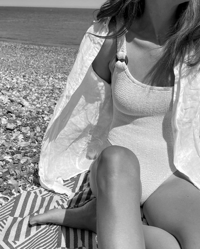 Wanted : un maillot de bain � la texture enfantine !