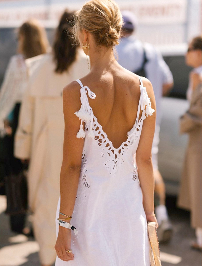 Oui aux robes blanches fleurant bon les napperons d'antan !