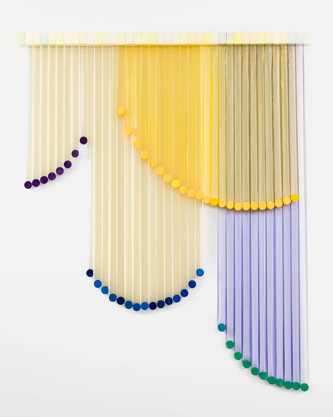 M�lant l�g�ret� et shoot chromatique, les rideaux d'Eva LeWitt attirent