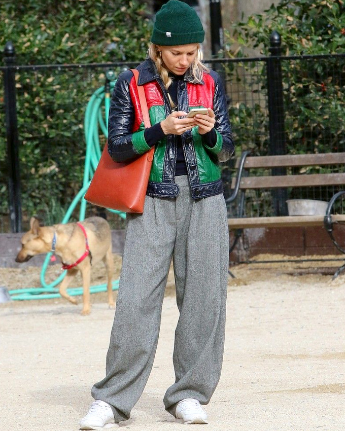 Maxi pantalon � pinces + petit blouson r�tro = le bon mix