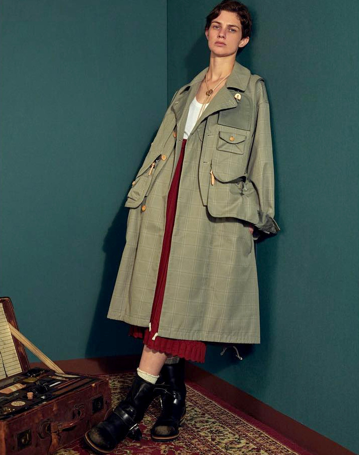 M�lant d�gaine army et f�minit� cosy, ce look a tout bon !