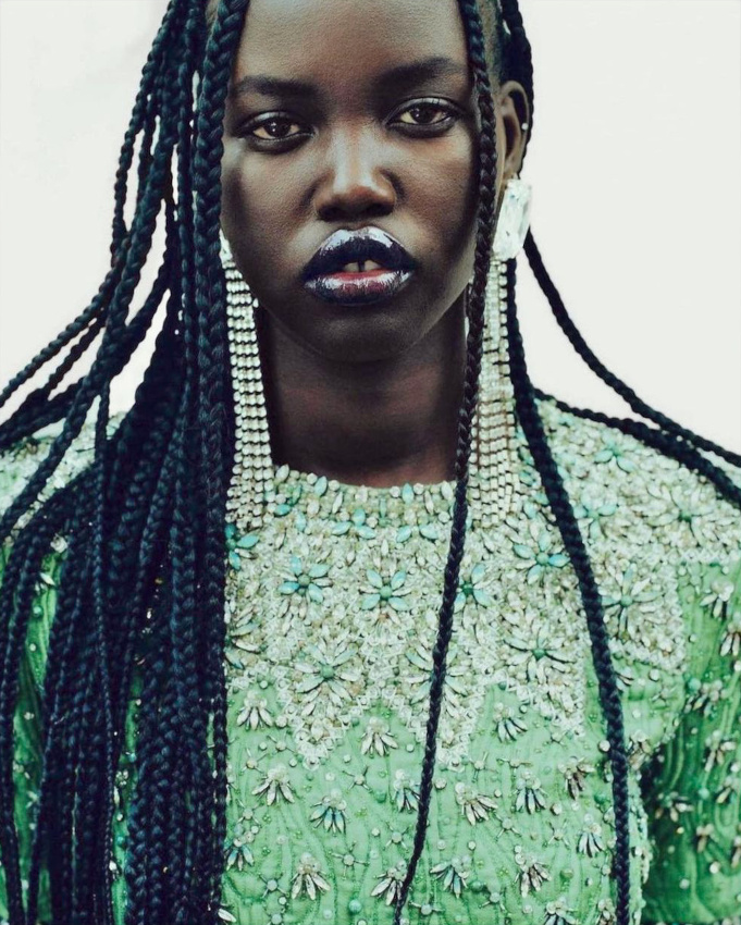 M�lant sophistication os�e et coiffure traditionnelle, cette photographie ne manque pas de force !