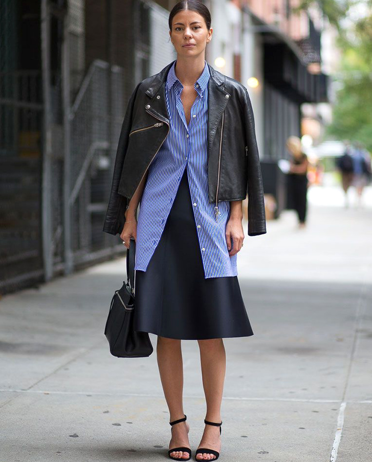 Perfecto + longue chemise + jupe ligne A + sandales � talons = le bon mix