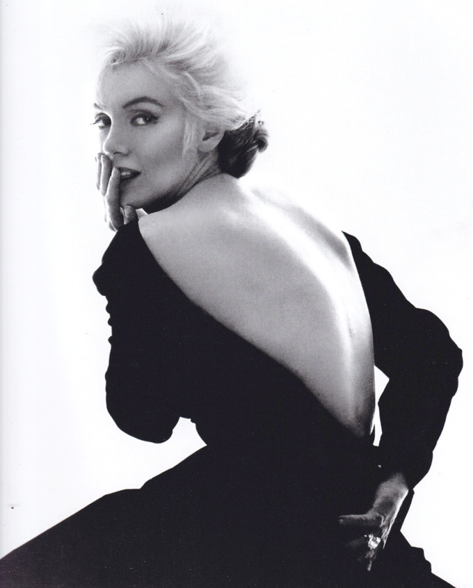 Robe couvrante + dos nu = le bon mix