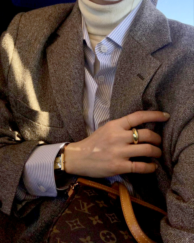 Pour ou contre le pull col roul� gliss� sous une chemise ?