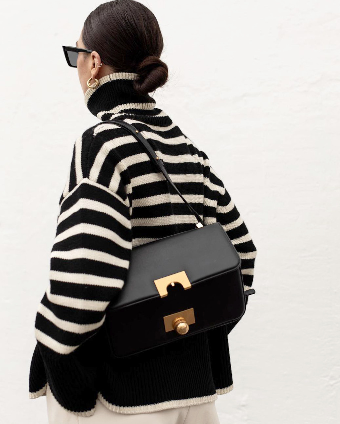 Oui au pull marini�re trait� sur une note minimaliste chic !