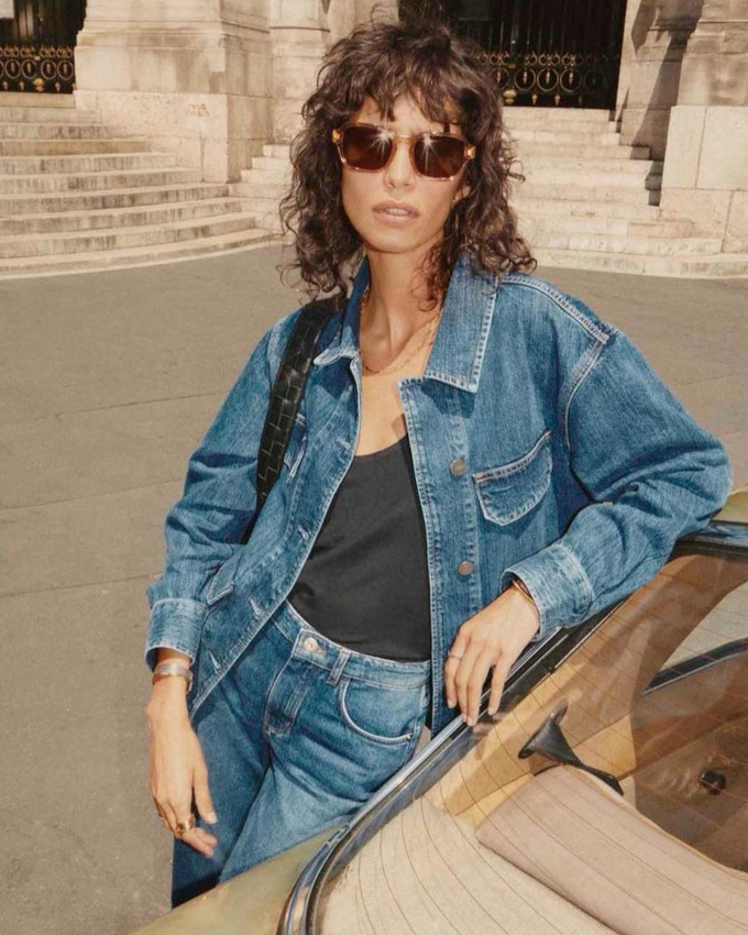 Il suffit souvent de bien peu - accessoires/gestuelle/coiffure - pour rendre le style casual infiniment sexy !