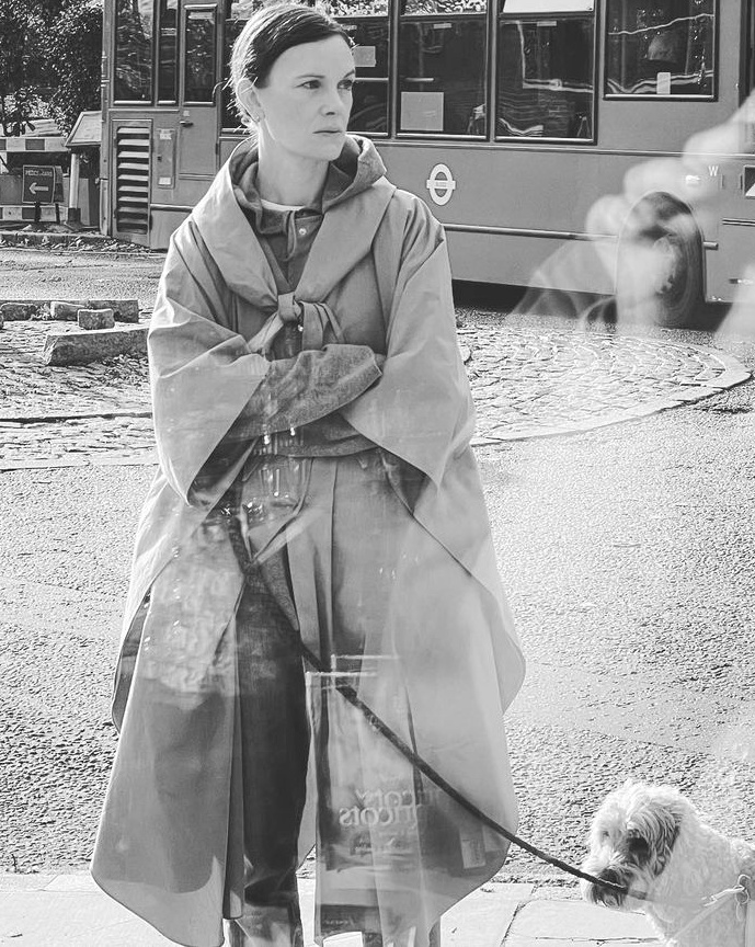 Cape + sweat-shirt � capuche = le bon mix