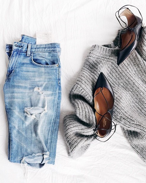 Grosse maille + jean d�chir� + ballerines pointues = le bon mix