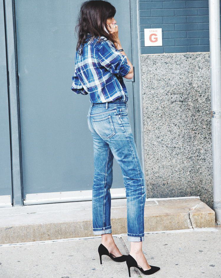 Rien de plus efficace que le mix look casual/escarpins hauts perch�s !