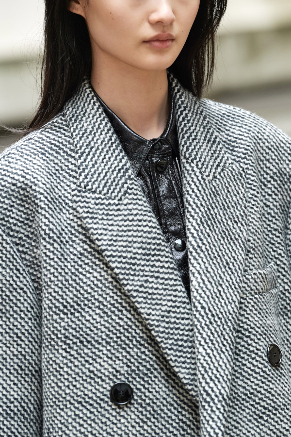 Et si l'on traitait la chemise en cuir comme une chemise en jean � part enti�re ?