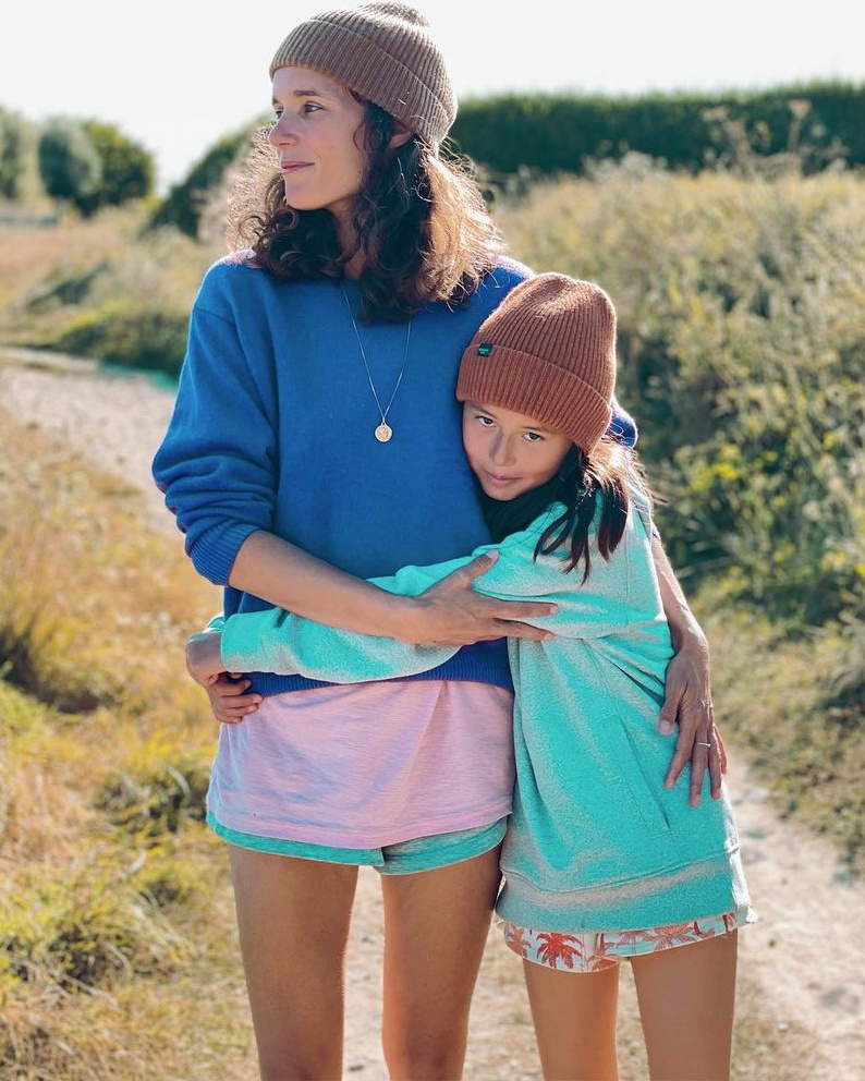 Rien de tel qu'un savant mix de couleurs pour sauver du no look une tenue outdoor  !