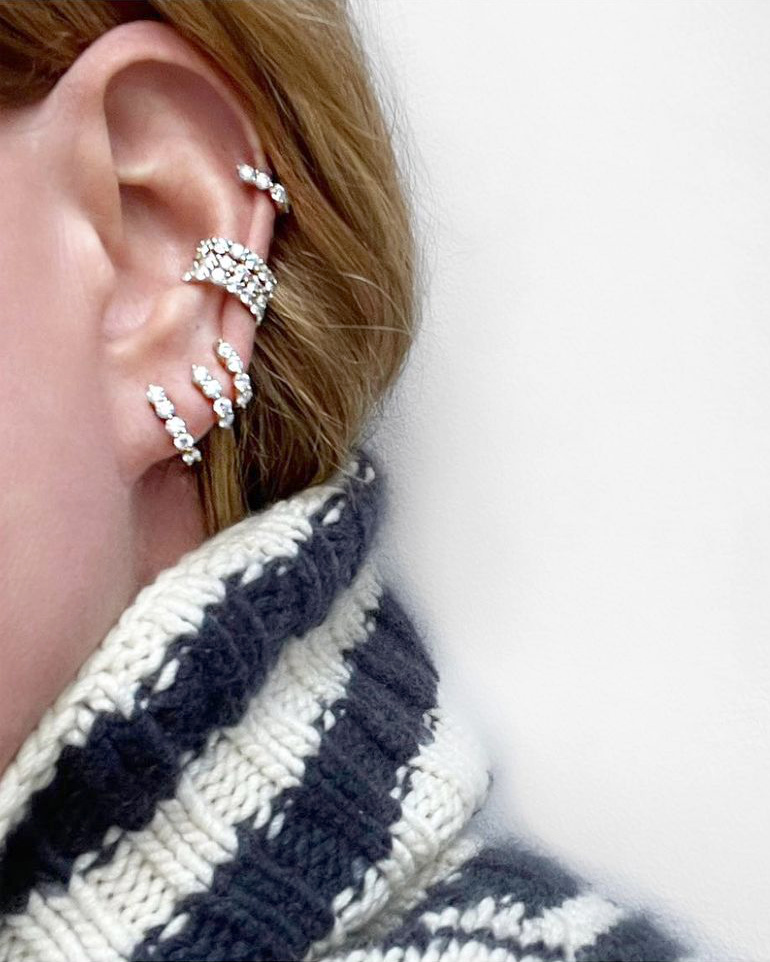 Ear cuff pr�cieux + col roul� en grosse maille douillette = le bon mix