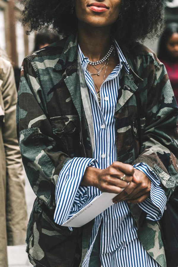 Imprim� camouflage + rayures bleues verticales = le bon mix