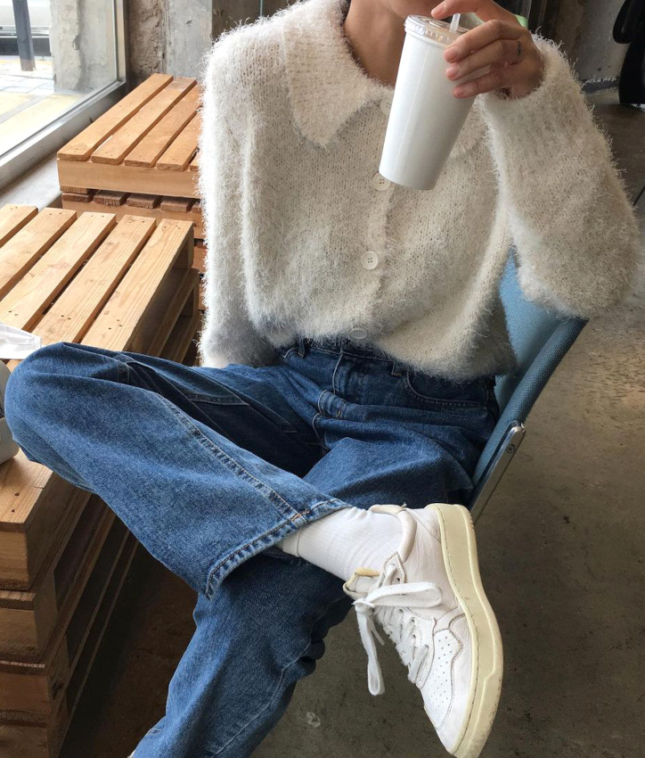 Lorsqu'il se fait masculin, le jean large cohabite sans difficult avec des hauts  la fantaisie premier degr