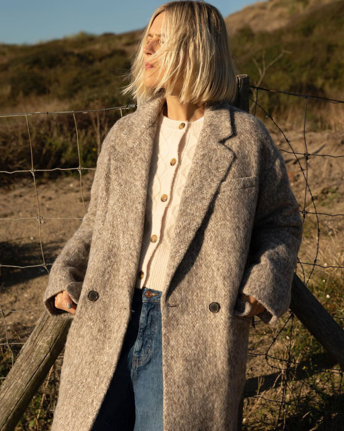 Pardessus masculin + gilet court travaill� = le bon mix