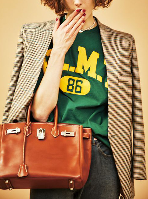 Pi�ces classiques + clin d'oeil sportswear = le bon mix